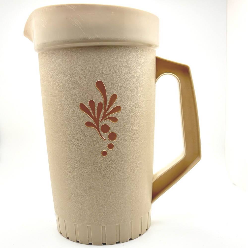 Vintage Tupperware 2 Quart Pitcher Almond Harvest Gold Push Button Lid 1600-35